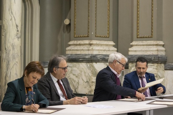 La UPV y UV se comprometen a seguir negociando el plan de financiación, pero mantienen las diferencias en el reparto