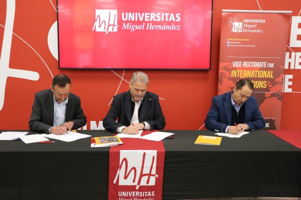 
El Aula Plaça de Baix de la UMH acoge la creación de 'Elche, Espacio Seguro para la Libertad de Prensa'
