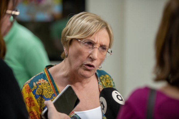 Barceló ve 'irresponsable' que el bipartito de Alicante no ejecutara el 40% de las ayudas covid