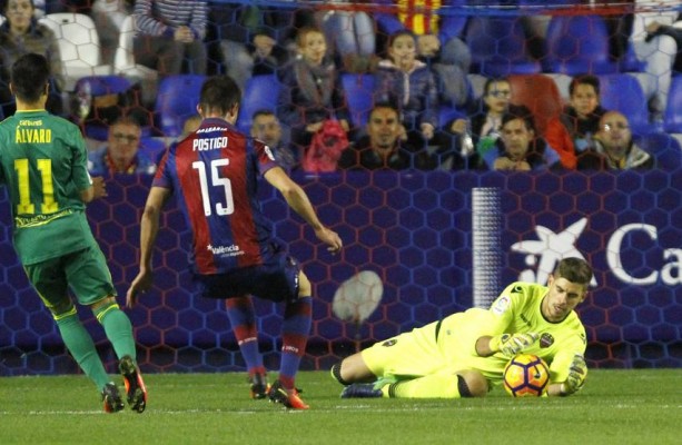 El Levante echa el cerrojo a su portería