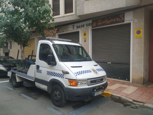 La base de la grúa de El Campello, usada como local festero de una comparsa de Moros y Cristianos