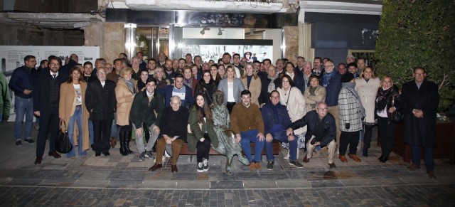 Noelia Arroyo, arropada de su junta directiva, afiliados y simpatizantes, abre la oficina de campaña del PP en pleno centro de la ciudad