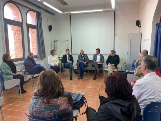 El PP se reúne con trabajadores del departamento de salud de la Ribera y exige más inversión