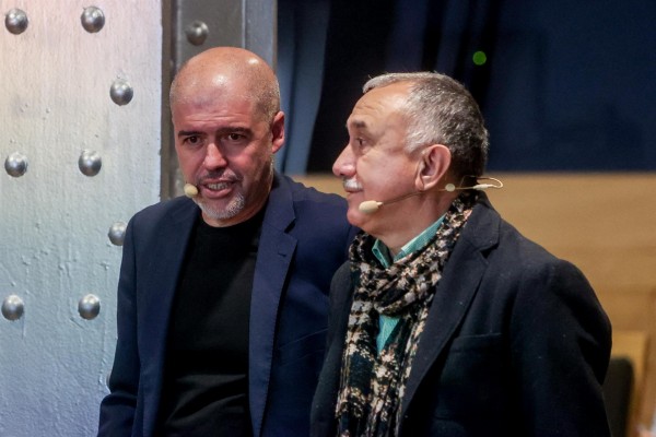  CCOO y UGT pedirán a CEOE subidas salariales del 5%, 4,5% y 3,75% para 2022-2024 y una cláusula mixta