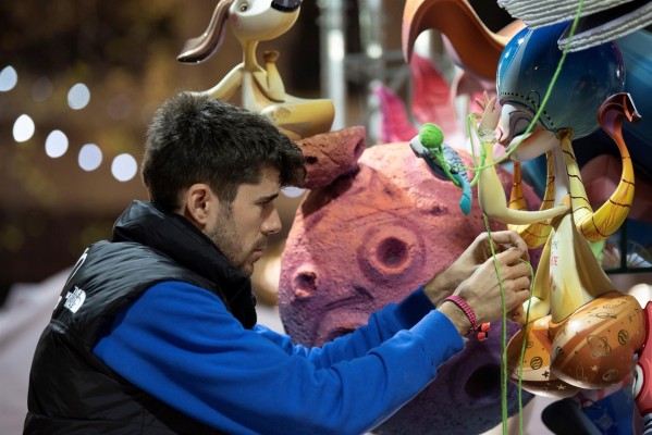 Un artista fallero gana el Concurso Nacional de Diseño de Sellos de Correos
