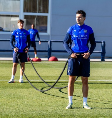Álex Muñoz se incorpora al equipo y podría jugar en Huesca