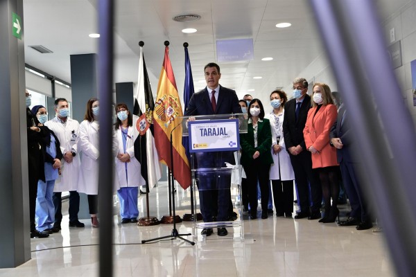 Sánchez reclama a las CCAA reforzar la atención primaria: 