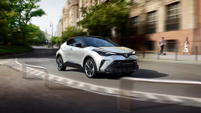 Toyota lidera el mercado automovilístico en febrero y el Dacia Sandero es el modelo más 'popular'