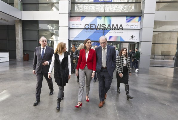 Maroto trasladará al resto del Gobierno la excepción a la Ley de Morosidad que pide el azulejo
