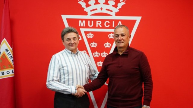 Felipe Moreno será el dueño de un Real Murcia que seguirá presidiendo Agustín Ramos