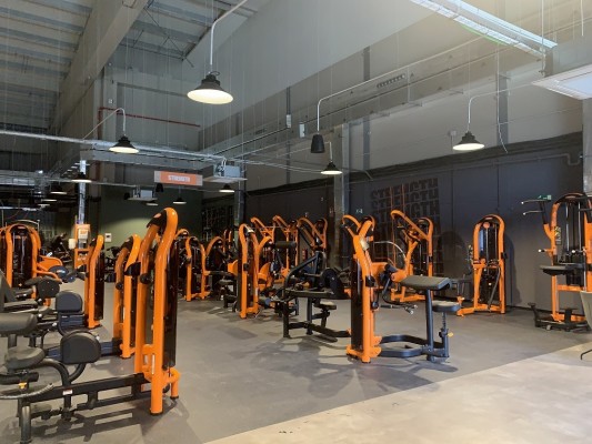 La cadena neerlandesa de fitness Basic-Fit llega a Alicante con la apertura de dos de sus gimnasios