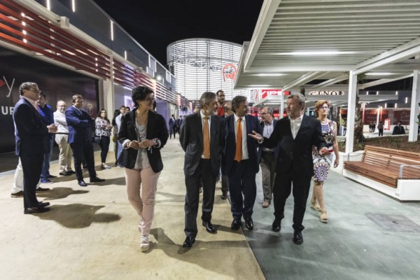 LAR agita el mercado de los parques comerciales: pone en venta Vidanova Parc y Vistahermosa 