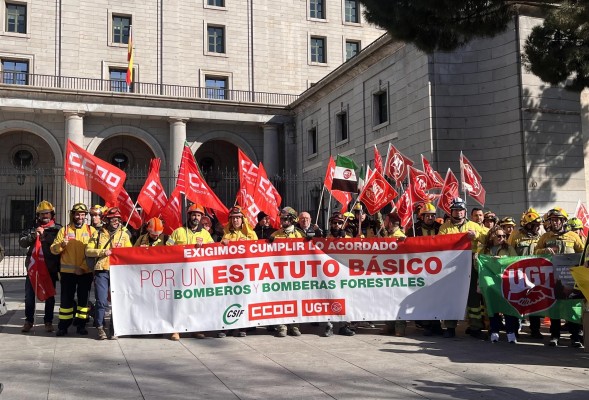 El Gobierno aprueba las normas comunes para 20.000 bomberos y agentes forestales en España
