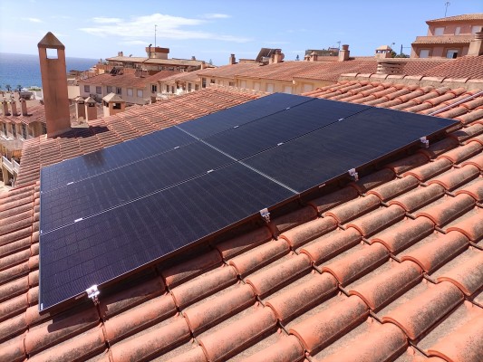 Quantica Renovables conecta a empresas y hogares al sol con placas fotovoltaicas