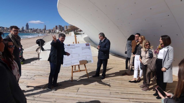 Benidorm inicia la sustitución de las pasarelas de Poniente: obra por 1,6 millones hasta junio