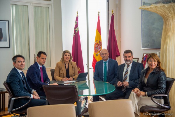 Aeve pide celeridad administrativa para el impulso empresarial en el Valle de Escombreras y el Ayuntamiento recoge el guante