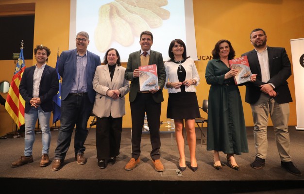La revista 'Canelobre' recorre Alicante con el paladar y revisita el paisaje industrial