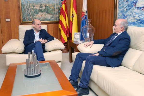 Echávarri insiste en tumbar la apertura en domingo en Madrid al margen del plan de Compromís