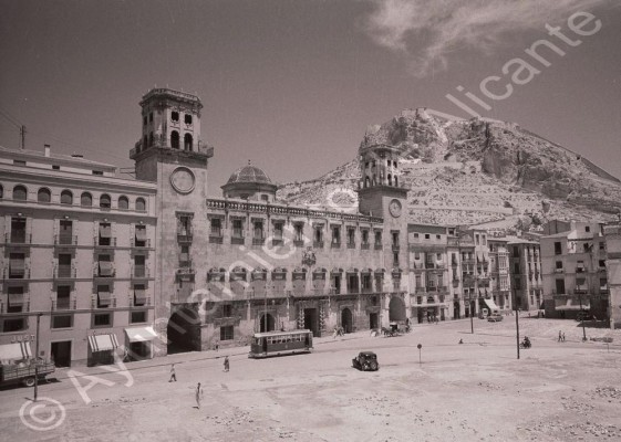 ¿Conoce el origen y construcción del actual Ayuntamiento?