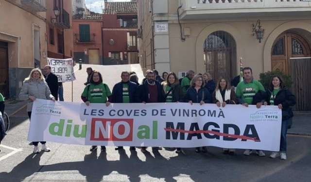 El PP se manifiesta contra la Magda y exige a Diputación que ayude a paralizar la megaplanta