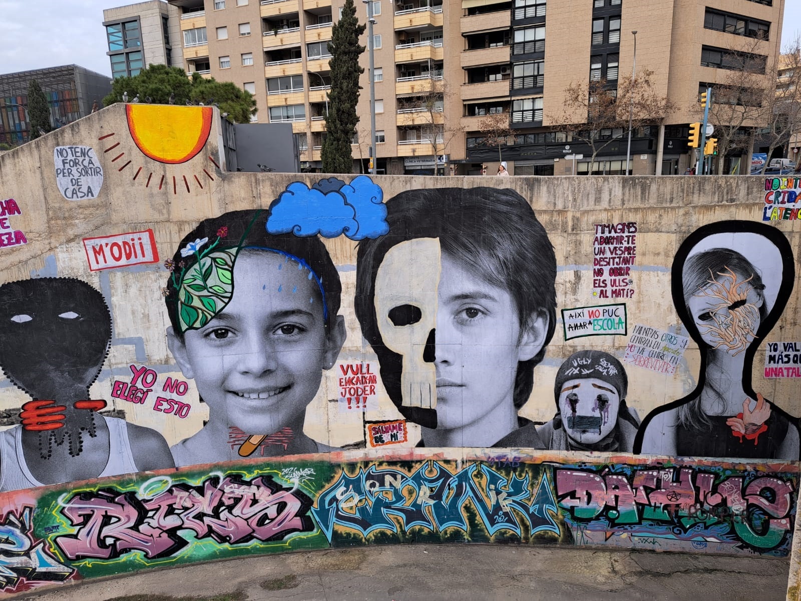 Mural realizado por jóvenes usuarios del IBSMIA de la mano del artista Abraham Calero. Foto: AYUNTAMIENTO DE PALMA - 