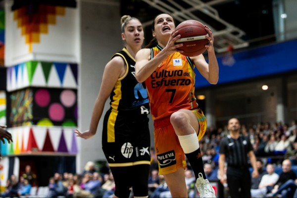 Salvadores y Ouviña lideran la victoria ante Movistar Estudiantes 