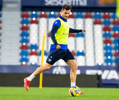 Postigo también se rompe y el Levante jugará con un central de primer equipo ante el Lugo