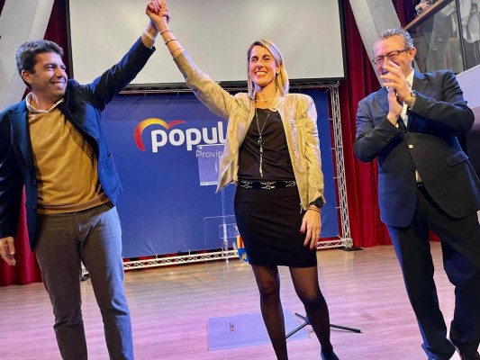 Mazón presenta a la candidata del PP por Crevillent, Lourdes Aznar y critica el 