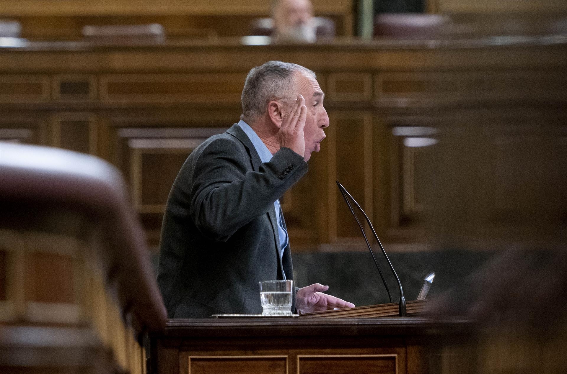 Compromís enmienda la legislación estatal de renovables para que su implantación sea justa