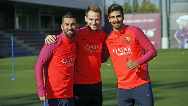 Se reincorporan André Gomes, Rakitic y Cillesen a una sesión bajo mínimos
