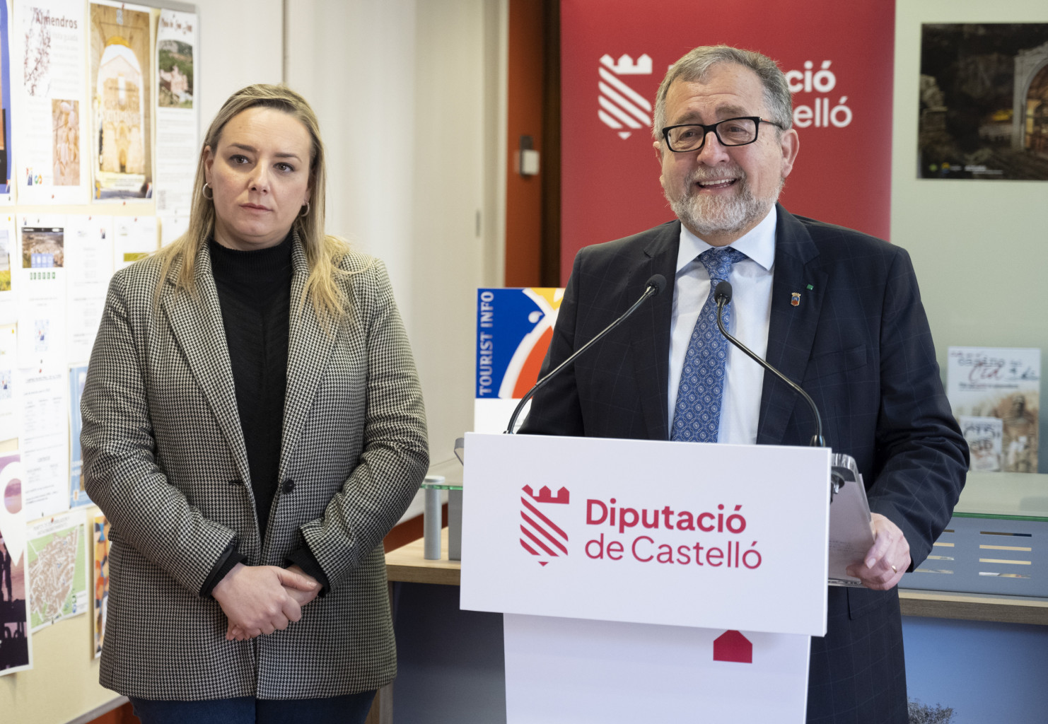 El presidente de la Diputación, José Martí, junto a la alcaldesa de Altura, Rocío Ibáñez. Foto: Diputación de Castellón - 
