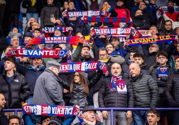 La plantilla del Levante subvenciona el viaje de la afición a Huesca
