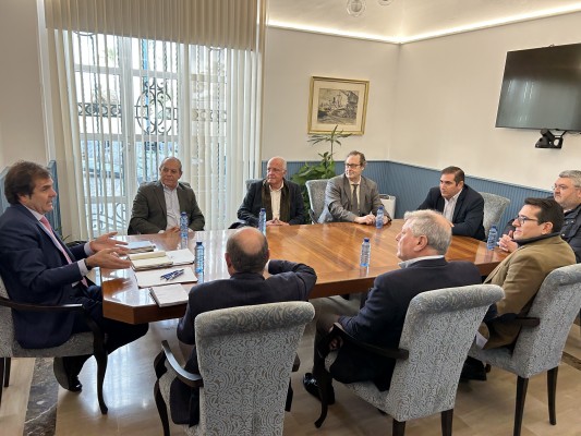 Pedro Pablo Hernández, vicepresidente de la APC, trata de despejar las incertidumbres en torno al Puerto y traslada colaboración a las consignatarias