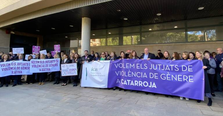 Manifestación contra el cierre de los juzgados de violencia de género de Xàtiva y Catarroja. Foto: VP - 