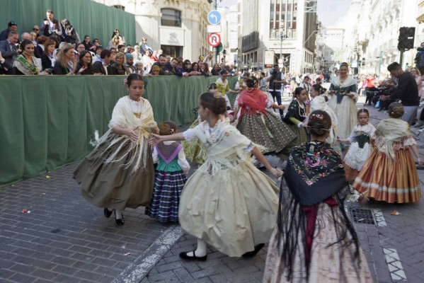 Castelló recupera los recorridos tradicionales de los pregones y del desfile de gaiatas