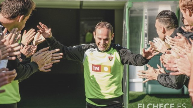 Nino es homenajeado por sus trescientos partidos de franjiverde