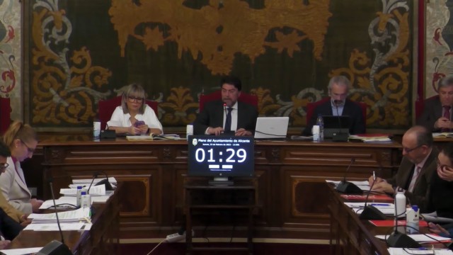 El bipartito de Alicante rebate a Vox y garantiza que la ZBE no prohibirá el acceso de vehículos 