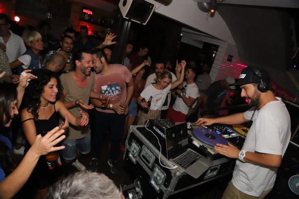 Roots Club, el 'refugio' de Castelló donde los dj's solo pinchan en vinilo