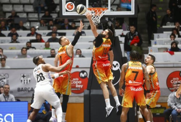 El Valencia cree que allanaron el camino a Unicaja en una Copa que aún duele
