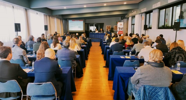 Mas de 100 empresarios asisten a la jornada sobre estrategia en la empresa familiar de GB Consultores e Ivefa 