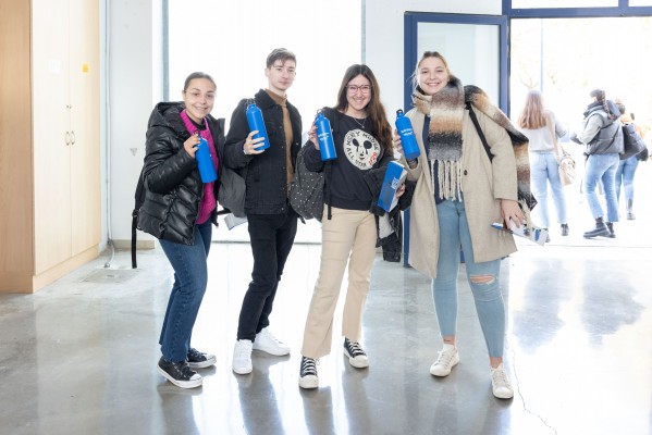 
L'UJI i  Facsa reparteixen 10.000 botelles reutilitzables a la comunitat universitària