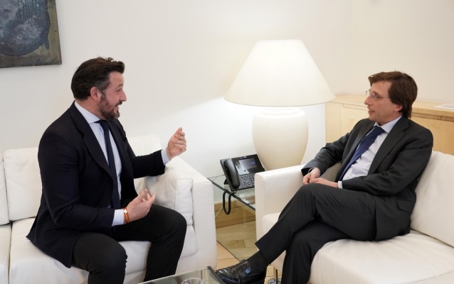 Ruz sigue de 'gira' con cargos del PP nacional y estrechará lazos entre Elche y Madrid en turismo si es alcalde