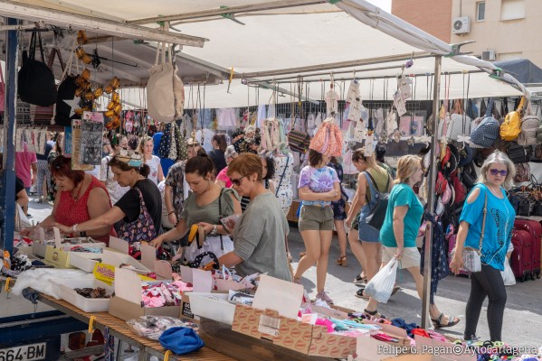 Torralba confirma a los vendedores ambulantes que el mercadillo de Cabo de Palos volverá a su sitio tras las obras