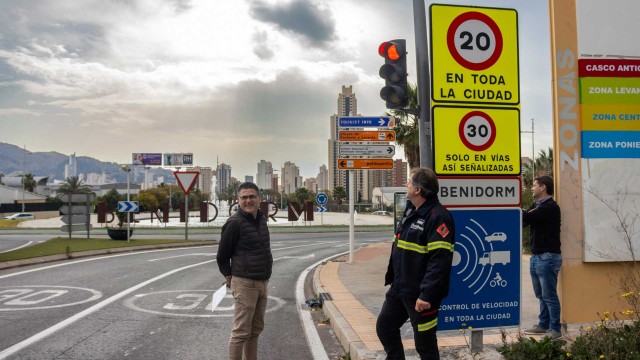 Benidorm implanta un sistema para detener el tráfico para la incorporación de los vehículos de bomberos
