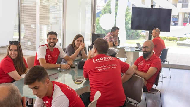 El Ayuntamiento de Benidorm contratará y formará durante un año a 20 jóvenes desempleados 