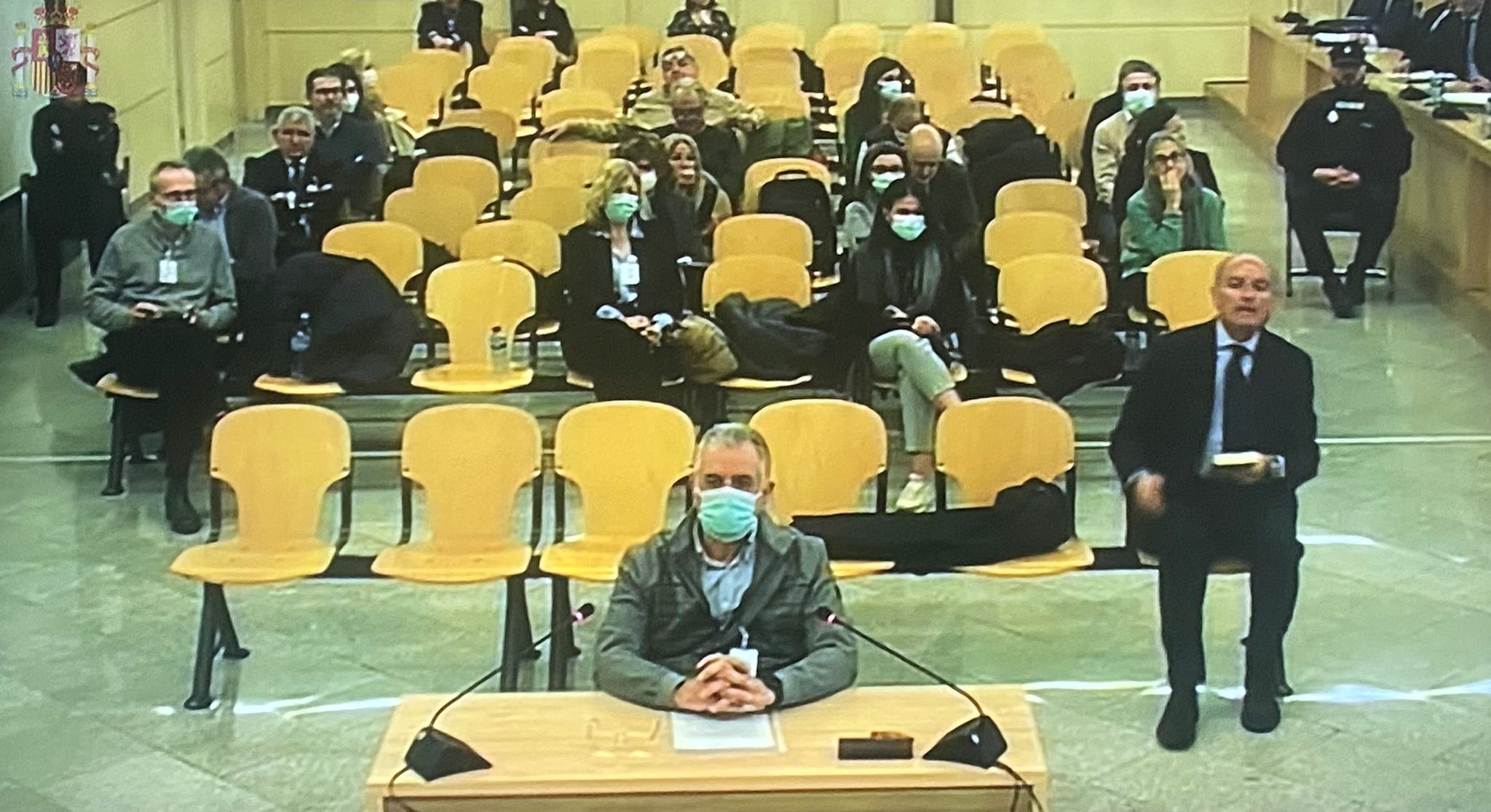 Francisco Camps, en primera fila del juicio tras la petición del presidente del tribunal. - 
