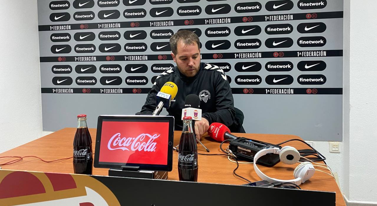 El liderato del Eldense, cuestionado por el entrenador del Sabadell 