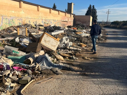 El PP de Aldaia exige una brigada de limpieza y vigilancia para acabar con los vertederos ilegales
