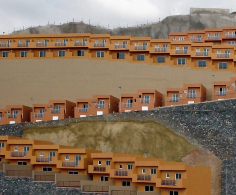 Sergio Belinchón exhibe la perversión del nuevo paisaje urbano en Espai Tactel