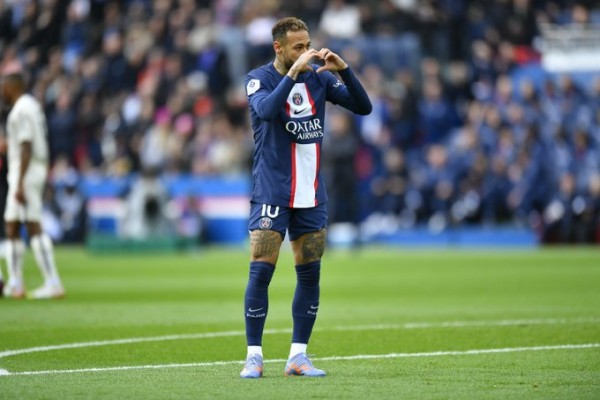 Neymar sufre un esguince de tobillo
